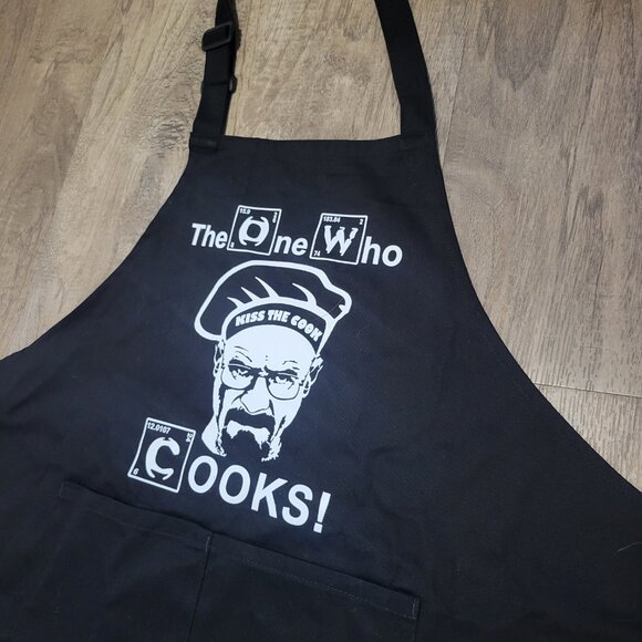 THE ONES WHO COOKS BLACK BBQ COOKING APRON. BREAKING BAD. WALKTER. GUC - Picture 2 of 4